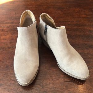 Lucky Brand Frankela tan suede booties, 7.5M, gently worn, beautiful condition